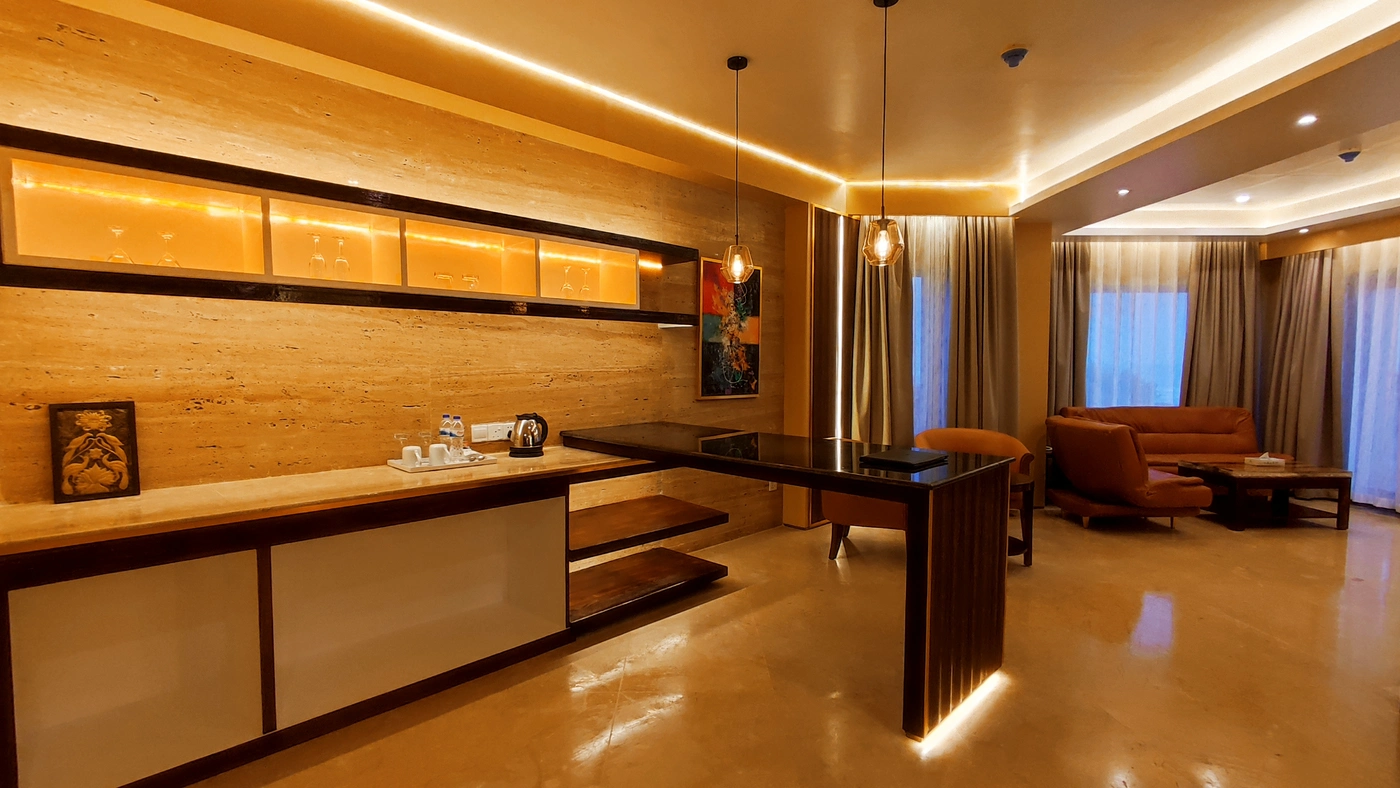 Ambassador Suite — image 4